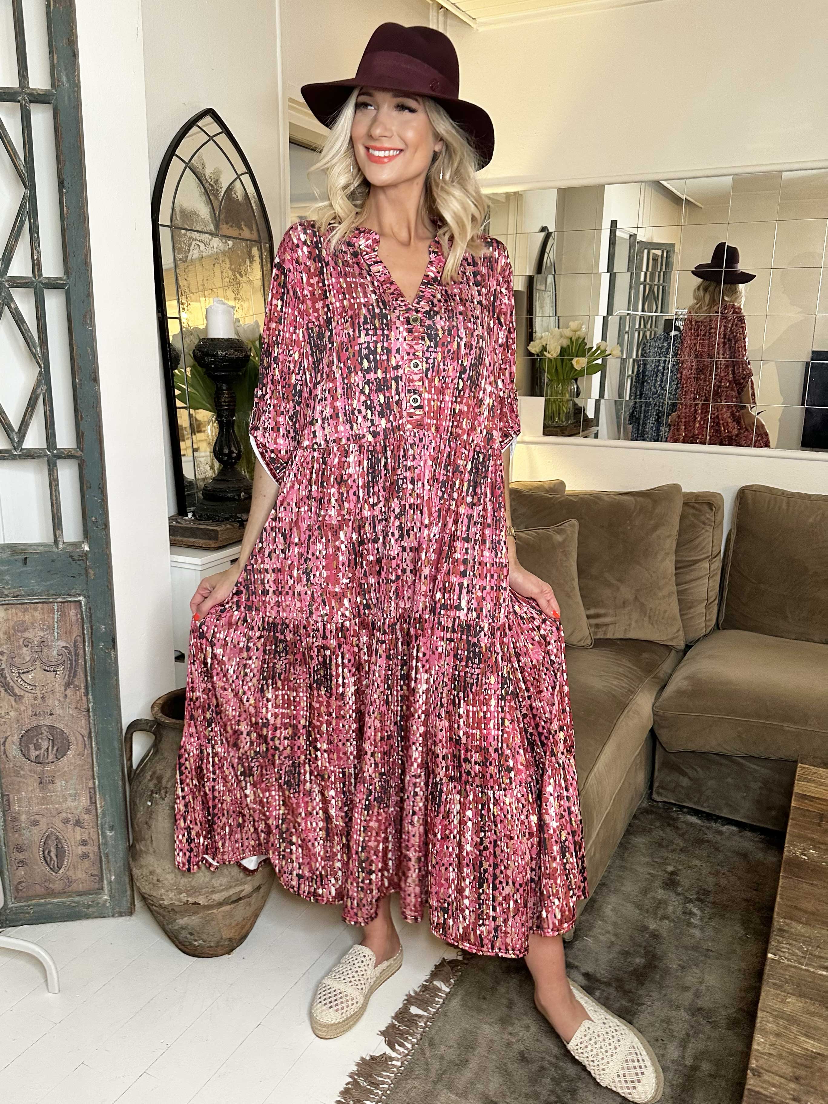 Milano Pattern - Lång mönstrad klänning med lager på lager look